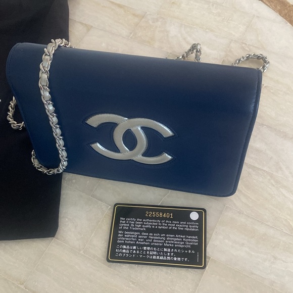 CHANEL cross body tu-tone lambskin wallet on the chain bag, blue and silver - Picture 15 of 16